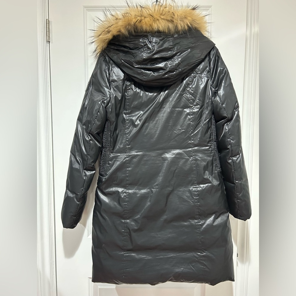 ($800) Women's Black Puffer Coat with Faux Fur Trim - Picture 11 of 11